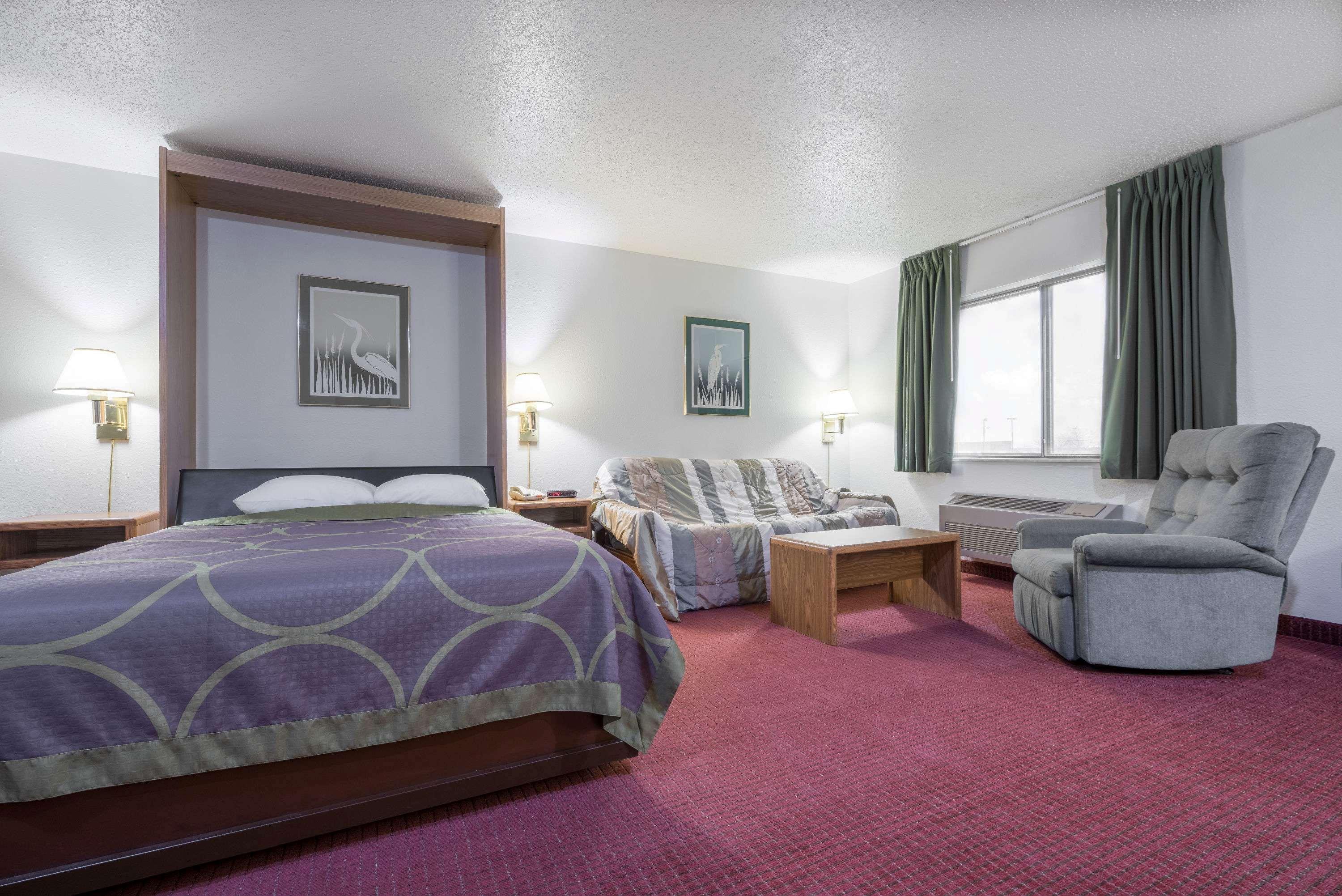 Super 8 By Wyndham Fond Du Lac Eksteriør billede