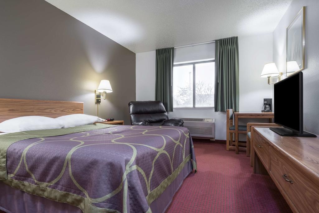 Super 8 By Wyndham Fond Du Lac Eksteriør billede